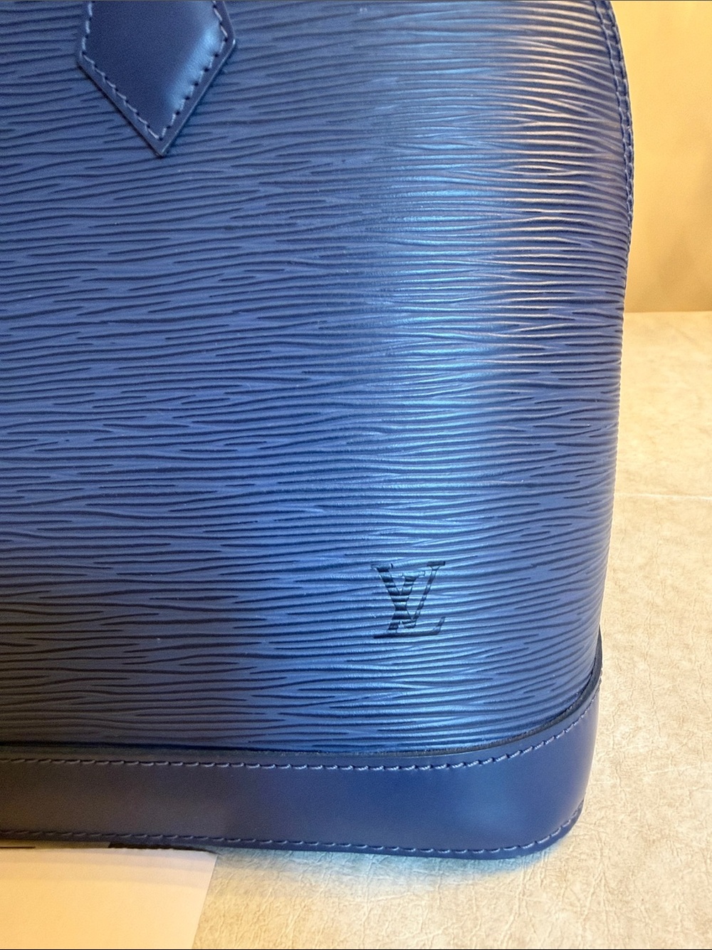 Louis Vuitton Blue Epi Alma PM Satchel - Picture 3 of 15
